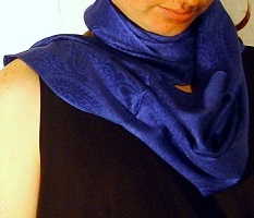 70% pashmina/30% silk muffler with jacquard