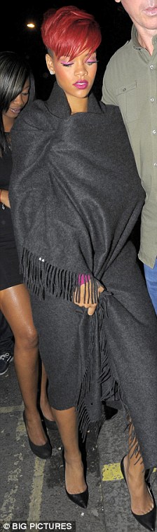 Rihanna in pashmina