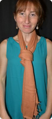 Empar is wearing a Sunrise Pashmina compact muffler, 100% pashmina, Toasted Nut (#Mctdt-155)